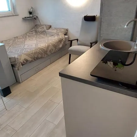 Nogica Otočec